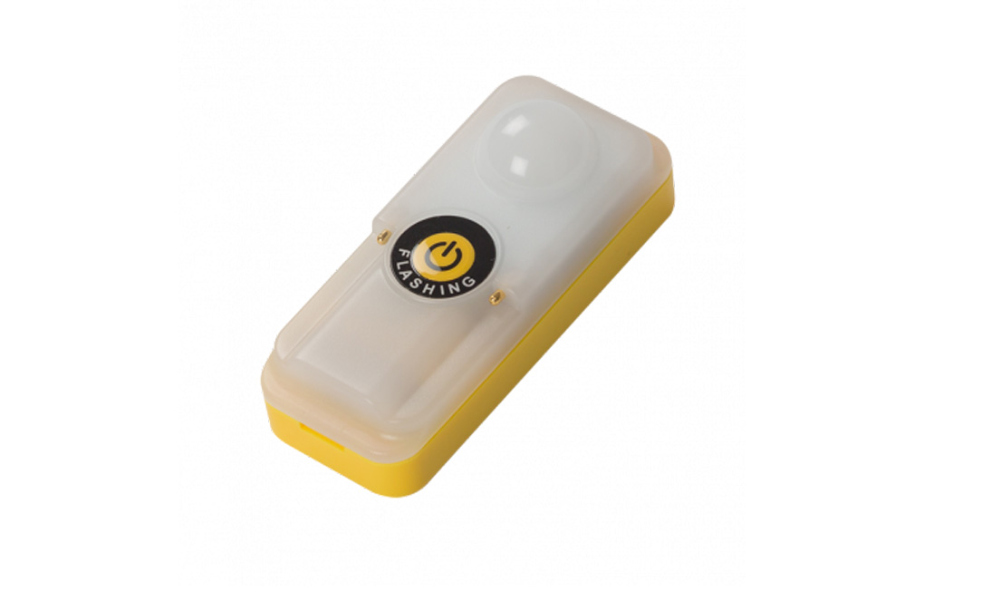 SG05606 AQ8A Life Jacket Light The AQ8A life jacket light is an alkaline battery powered emergency light designed to be installed on any type of life jacket.  It is automatically activated upon contact with water and features a manual switch.